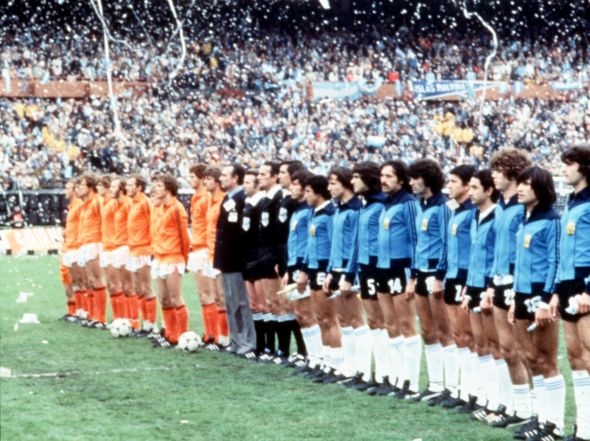 Formação Holanda x Argentina